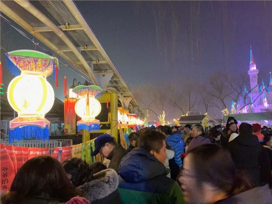 望千門如晝，嬉笑游冶