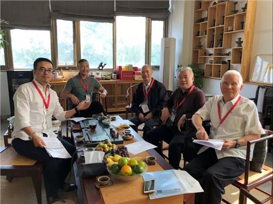 由左向右依次為王春龍先生、常志剛先生、王錦燧先生、徐華先生、任元會先生